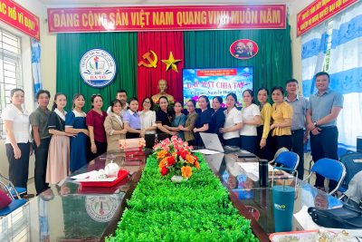 Trường THCS Ba Tô tổ chức buổi gặp mặt chia tay cô giáo Nguyễn Hương Ni về nơi công tác mới