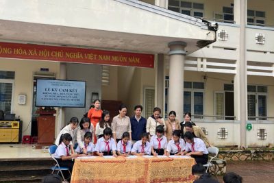 TRƯỜNG THCS BA TÔ TỔ CHỨC LỄ KÝ CAM KẾT KHÔNG MUA, BÁN, TÀNG TRỮ, SỬ DỤNG PHÁO VÀ VŨ KHÍ, VẬT LIỆU NỔ