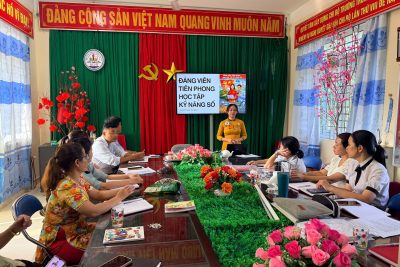 CHI BỘ TRƯỜNG THCS BA TÔ TỔ CHỨC SINH HOẠT CHUYÊN ĐỀ “NHẬN THỨC VỀ CHUYỂN ĐỔI SỐ VÀ TẦM QUAN TRỌNG CỦA KỸ NĂNG SỐ”